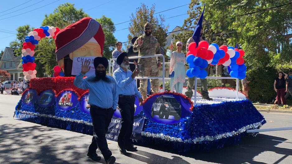 VTA Operators march in Santa Clara Parade of Champions